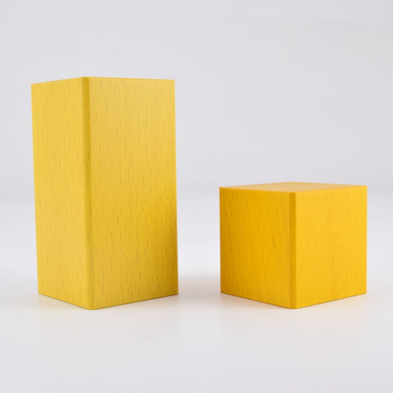 違う形で同じ形に!NOKUBIの60ピースのカラフルなグラデーション積み木は、ヨーロッパの海外ブランドのよう!知育とインテリアにおすすめ。赤ちゃんから1歳半までの男の子や女の子に最適な木製玩具。モンテッソーリ教材としても利用可能で、英語やひらがなを学びながら、言葉や空間認識能力を発達。手作りで製作。創造力と運動能力を育む。積み木は東大とハーバードの研究で発達支援が証明され、老人の認知症予防にも効果的。親子で楽しむ教材として、プレゼントや誕生日ギフトに買ってよかったと大好評!