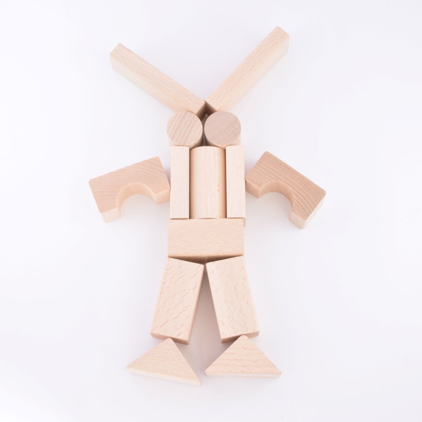 生協コープ大人気のNOKUBIくるま付つみ木は、木製玩具の積み木を使った知育玩具で、赤ちゃんから1歳、1歳半の男の子や女の子におすすめです。空間認識能力や運動能力の発達を促進し、手作りのブナ材で製作されています。親子で楽しむことができ、子育てや育児に役立つ教材です。指先を使いながら木育も促進し、老人の認知症予防にも一役買います。プレゼントとしても最適で、誕生日にキューブ型の立方体もじ積み木を贈れば、数学的な知識も育むことができます。将来の建築家になる夢を持つ子供たちにもおすすめです。